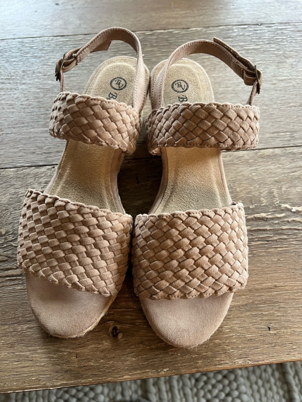 NWOT Bella Vita Mariella Slingback Wedge in Taupe - Picture 2 of 10